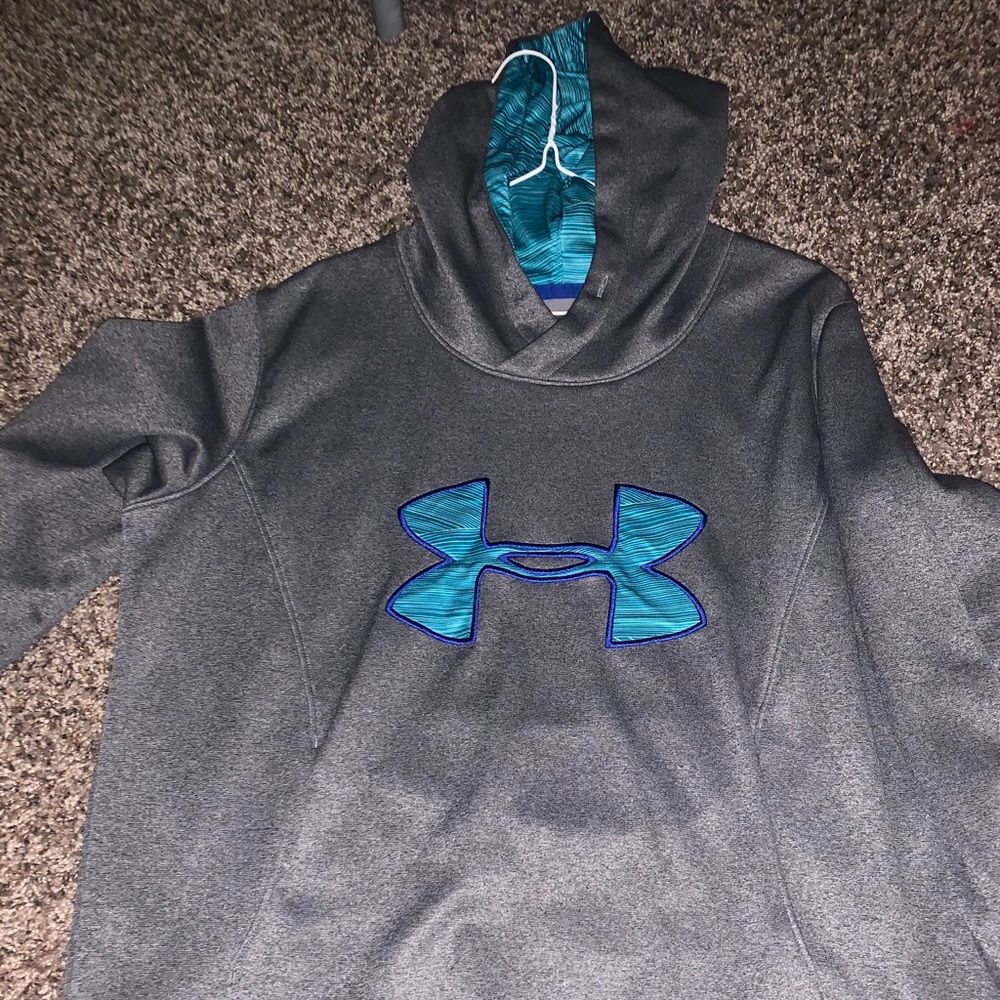 Under Armour Semi-Fitted Large Hoodie